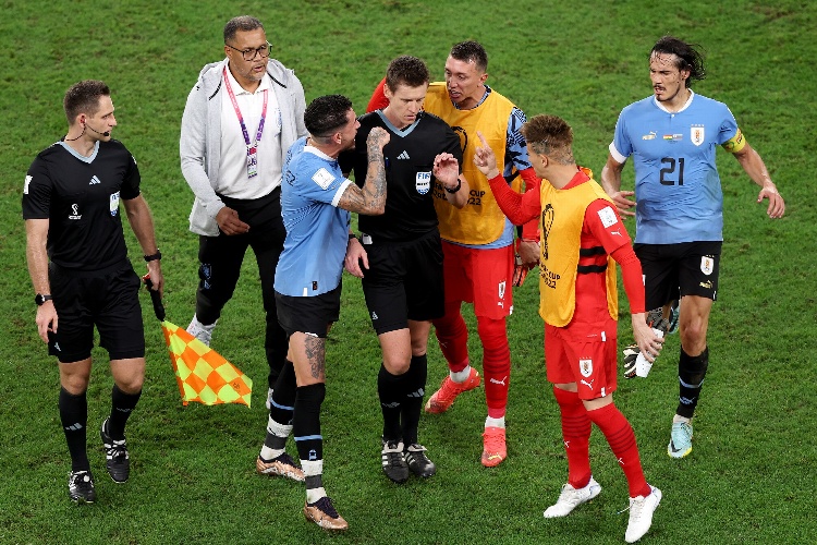 La dura sanción que recibiría el uruguayo que golpeó a personal de FIFA