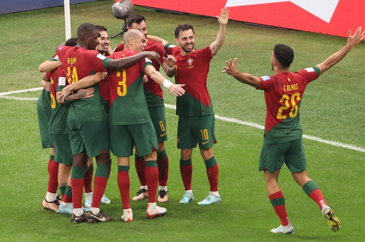 Portugal arrasa con Suiza y avanza Cuartos de Final