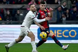 Johan Vásquez y Genoa tropiezan ante la Lazio 
