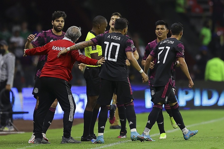 Cinco jugadores dejarían al Tri después del juego vs Perú 