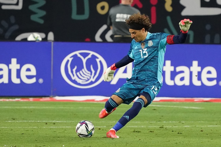 Memo Ochoa encuentra lo positivo en triunfo ante Perú