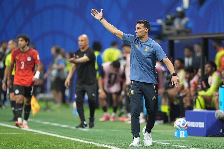 Scaloni rompe en llanto en plena entrevista tras remontar a Egipto (VIDEO)
