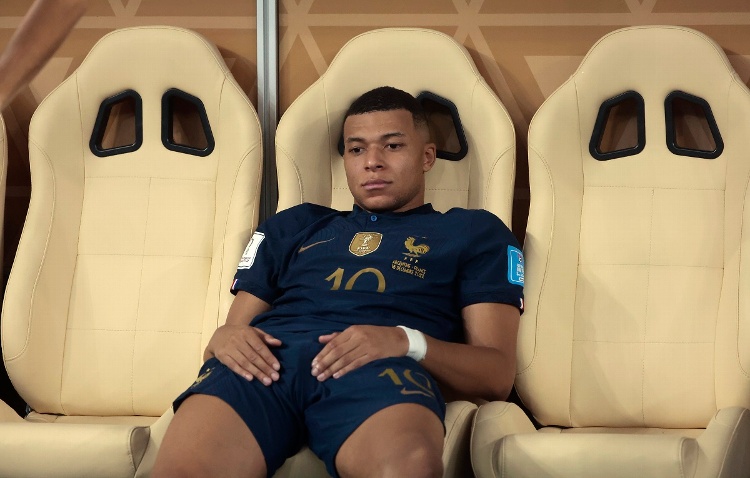 'Volveremos', el escueto y esperanzado mensaje de Mbappé