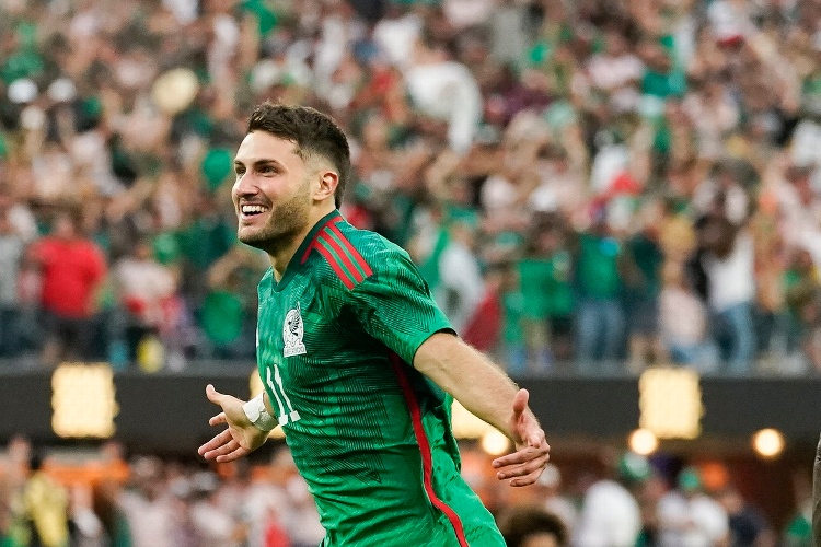 Selección Mexicana destaca a Santi Giménez con playera del Tiburón (FOTO)