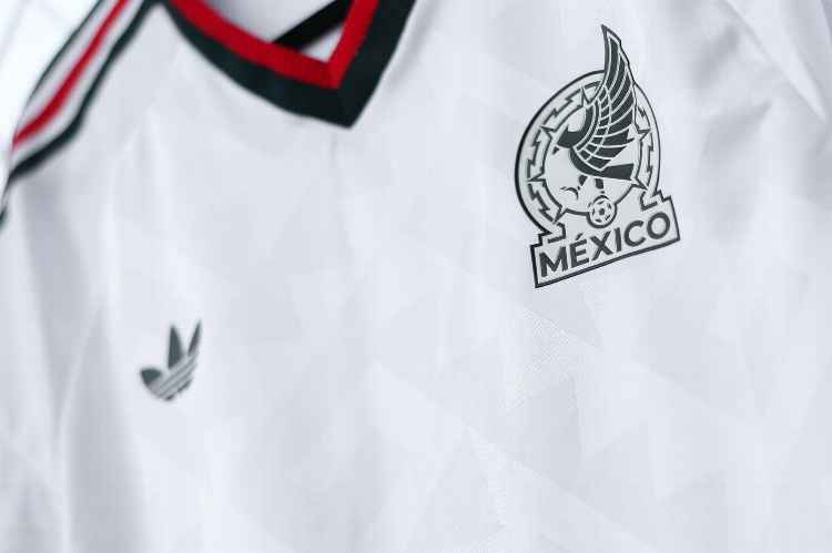 ¡Bellísimo! México presenta jersey de visitante para el Mundial (FOTOS)