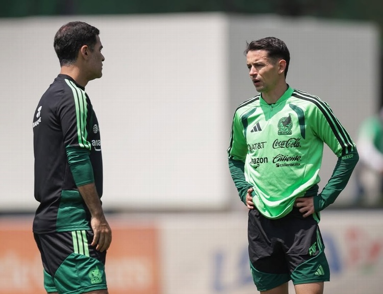 Javier Aguirre llena de elogios a Fidalgo tras su primera convocatoria al Tri