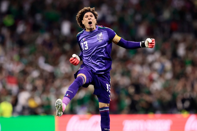 ¡Salió a la luz! Así fue el momento en el que el 'Vasco' le dijo a Ochoa que iba a jugar (VIDEO)