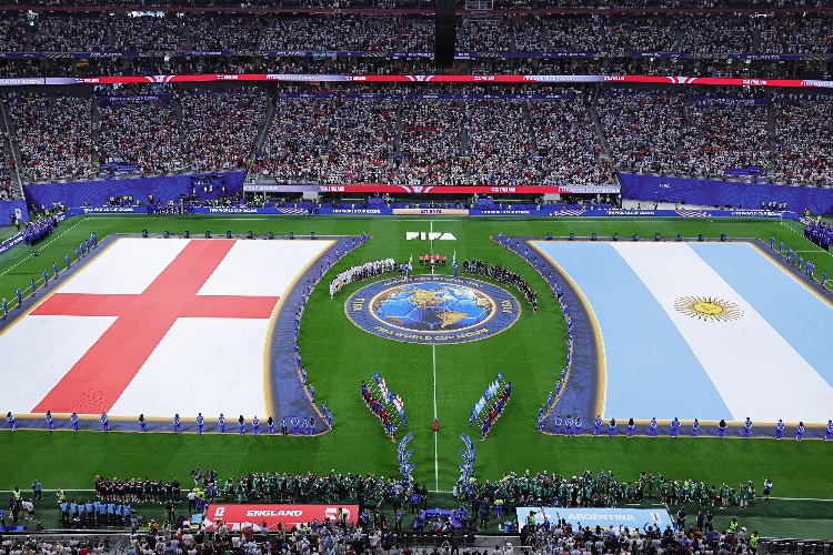 ¡Lamentable! Argentinos le faltan el respeto al Himno de Inglaterra (VIDEO)