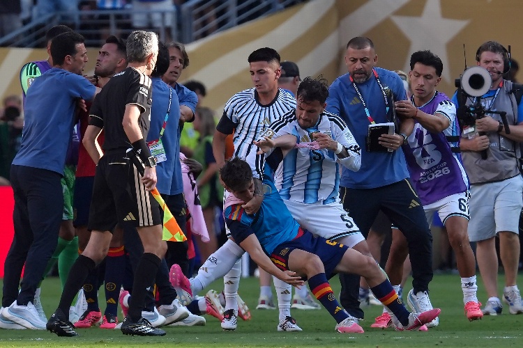 FIFA abre investigación tras comportamiento de argentinos al perder la final
