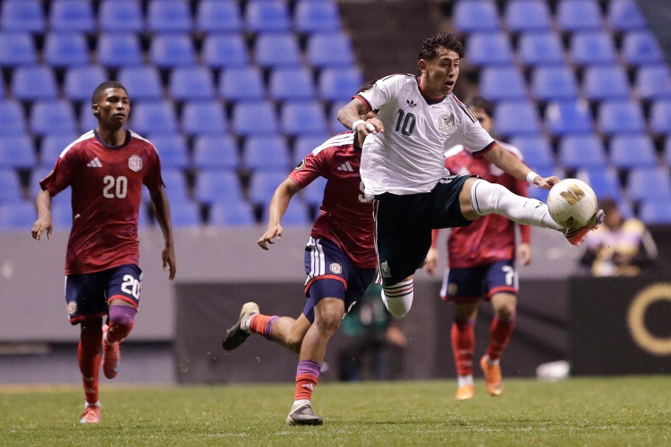 El veracruzano Santiago Sandoval causa baja de la Selección Mexicana y será operado